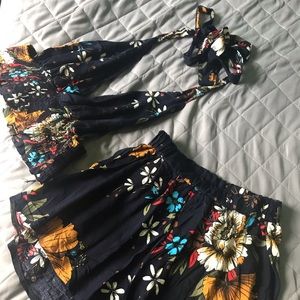 Two piece floral outfit size small never worn